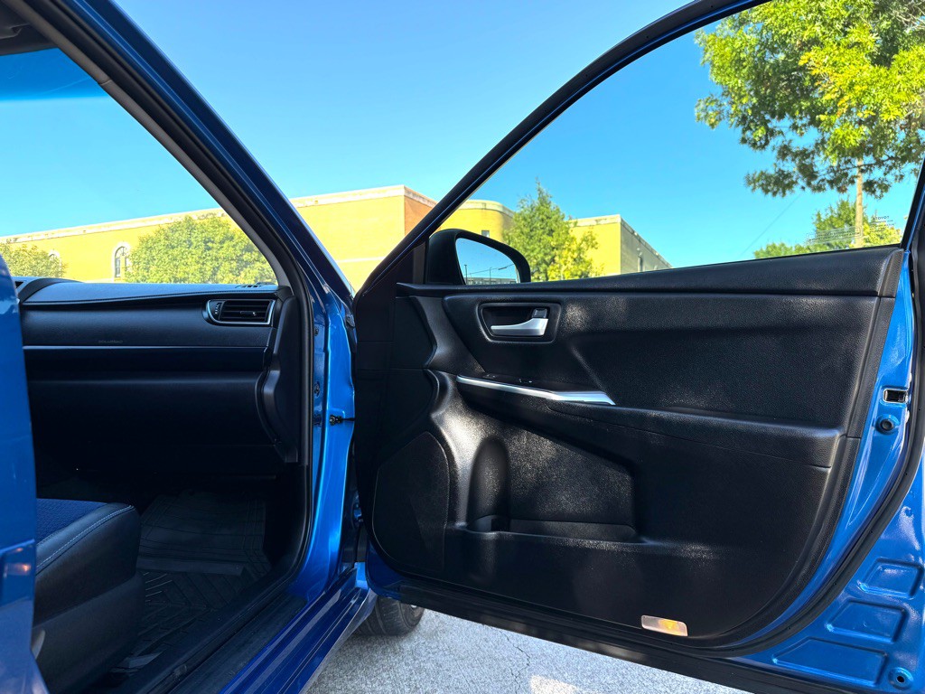 2016 Toyota Camry Image 24