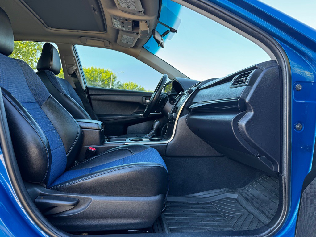 2016 Toyota Camry Image 25