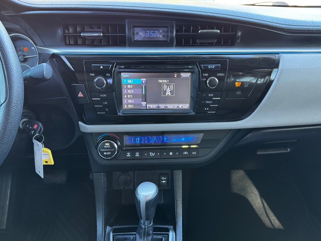 2016 Toyota Corolla Image 16