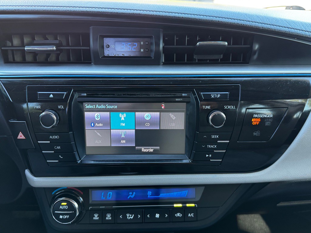 2016 Toyota Corolla Image 18