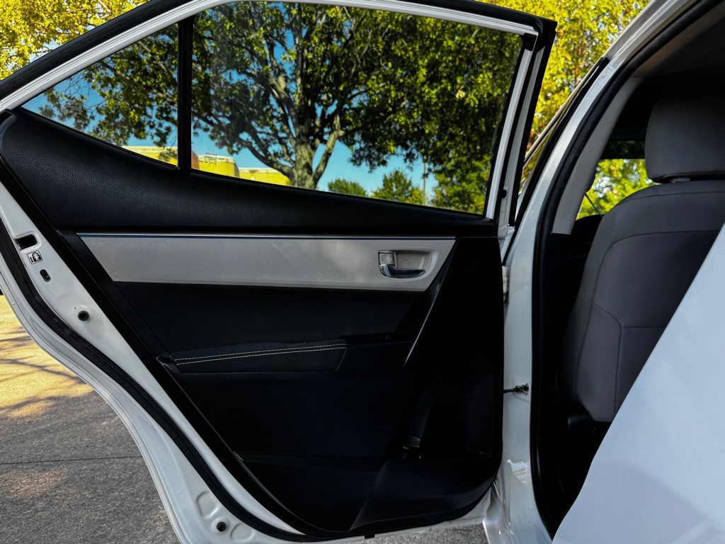 2016 Toyota Corolla Image 20