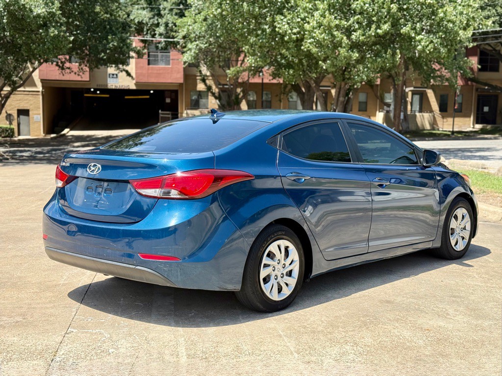 2016 Hyundai Elantra Image 3