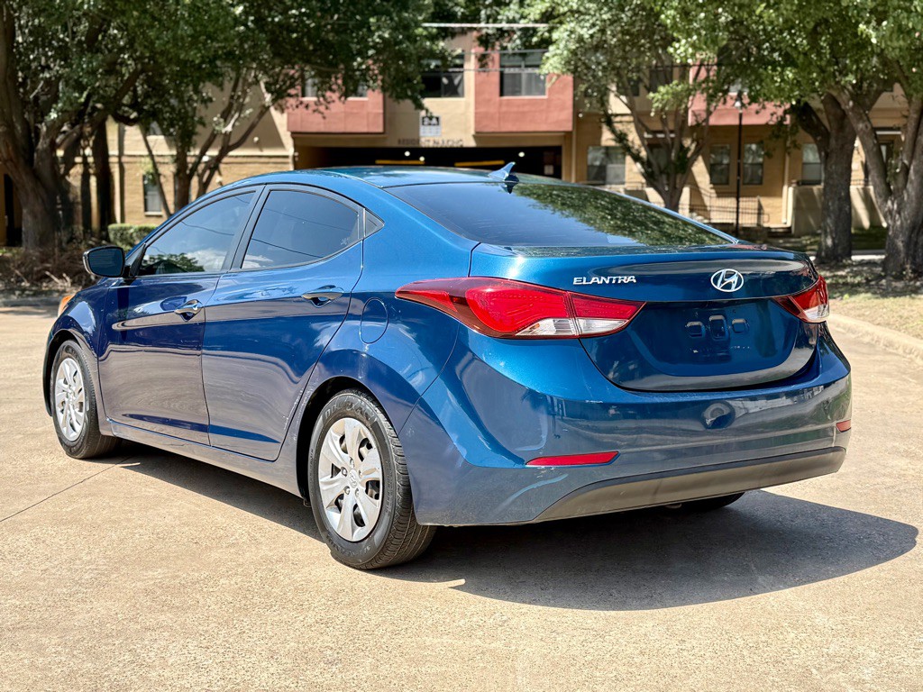 2016 Hyundai Elantra Image 4
