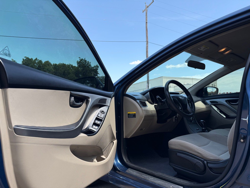 2016 Hyundai Elantra Image 5