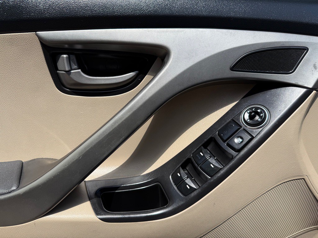 2016 Hyundai Elantra Image 6