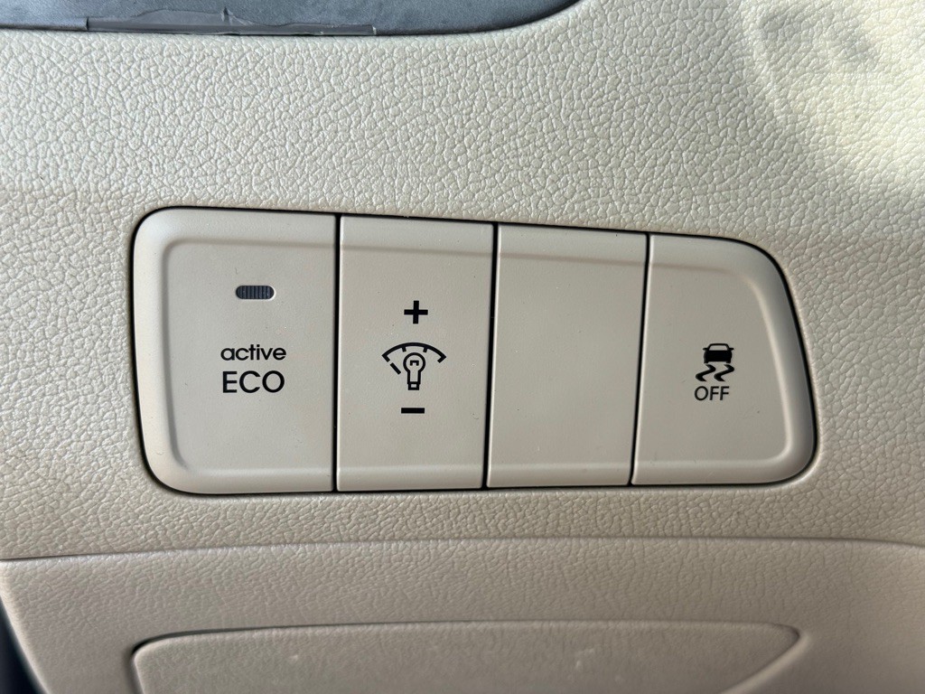 2016 Hyundai Elantra Image 8