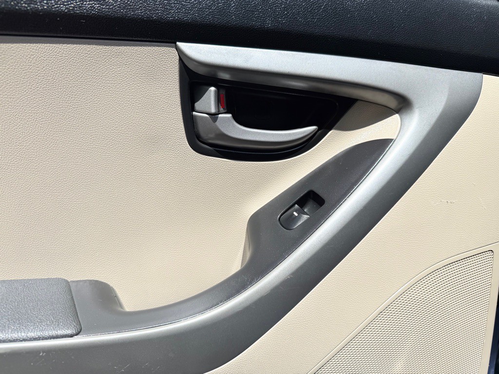 2016 Hyundai Elantra Image 20