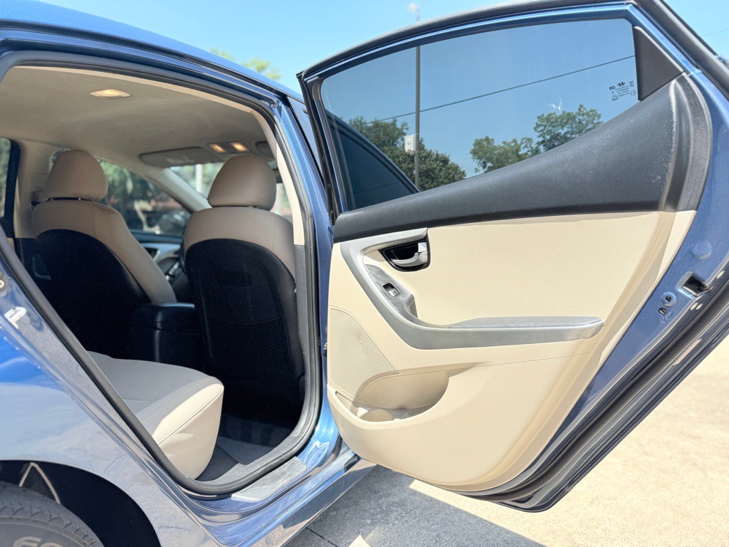 2016 Hyundai Elantra Image 22