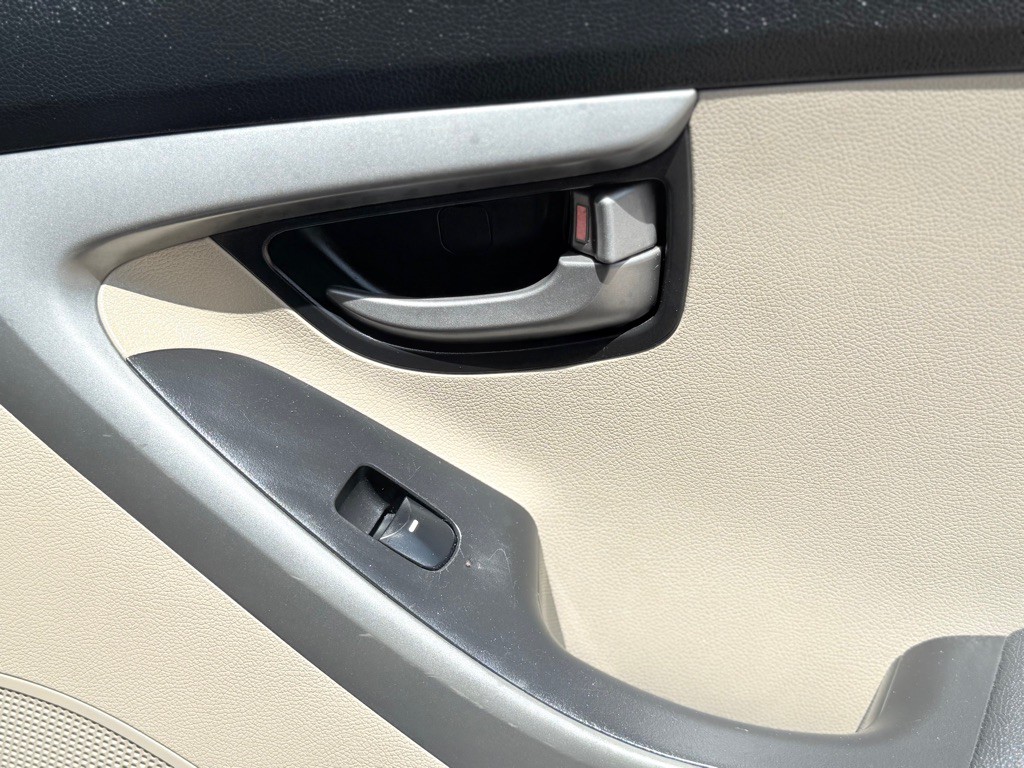 2016 Hyundai Elantra Image 23