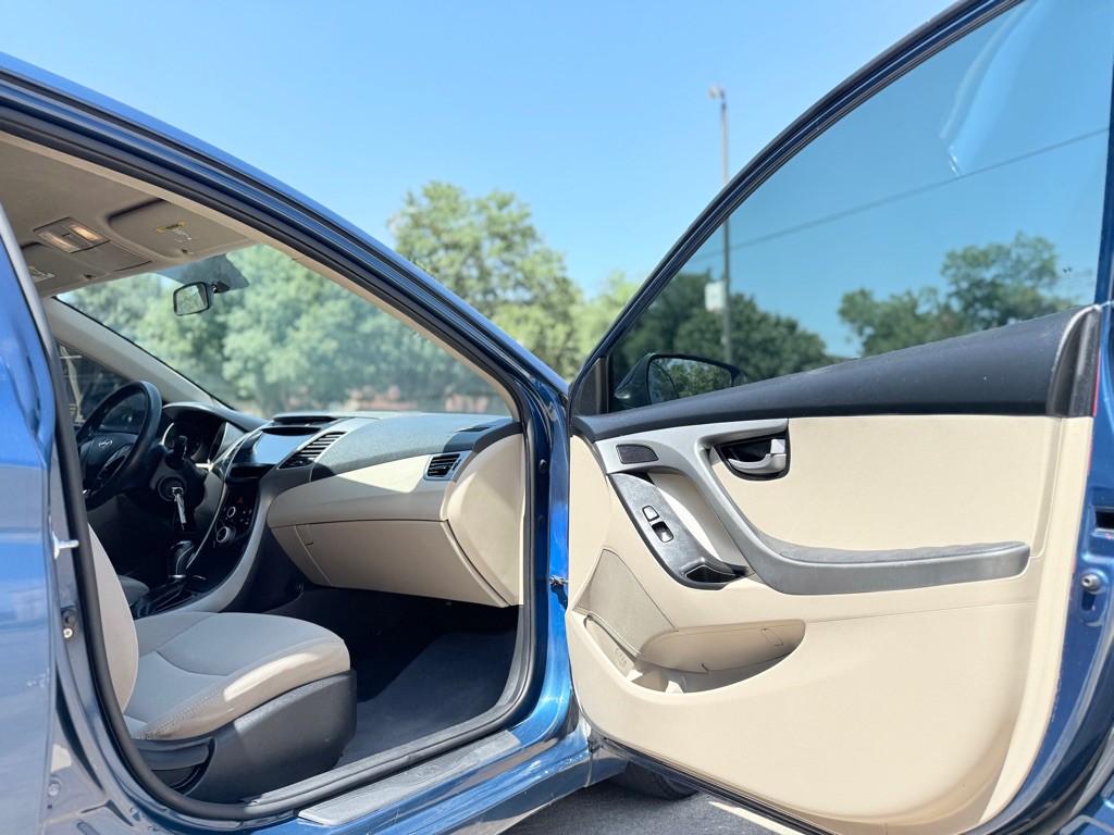 2016 Hyundai Elantra Image 25