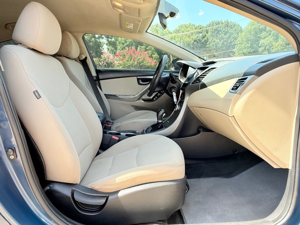 2016 Hyundai Elantra Image 27