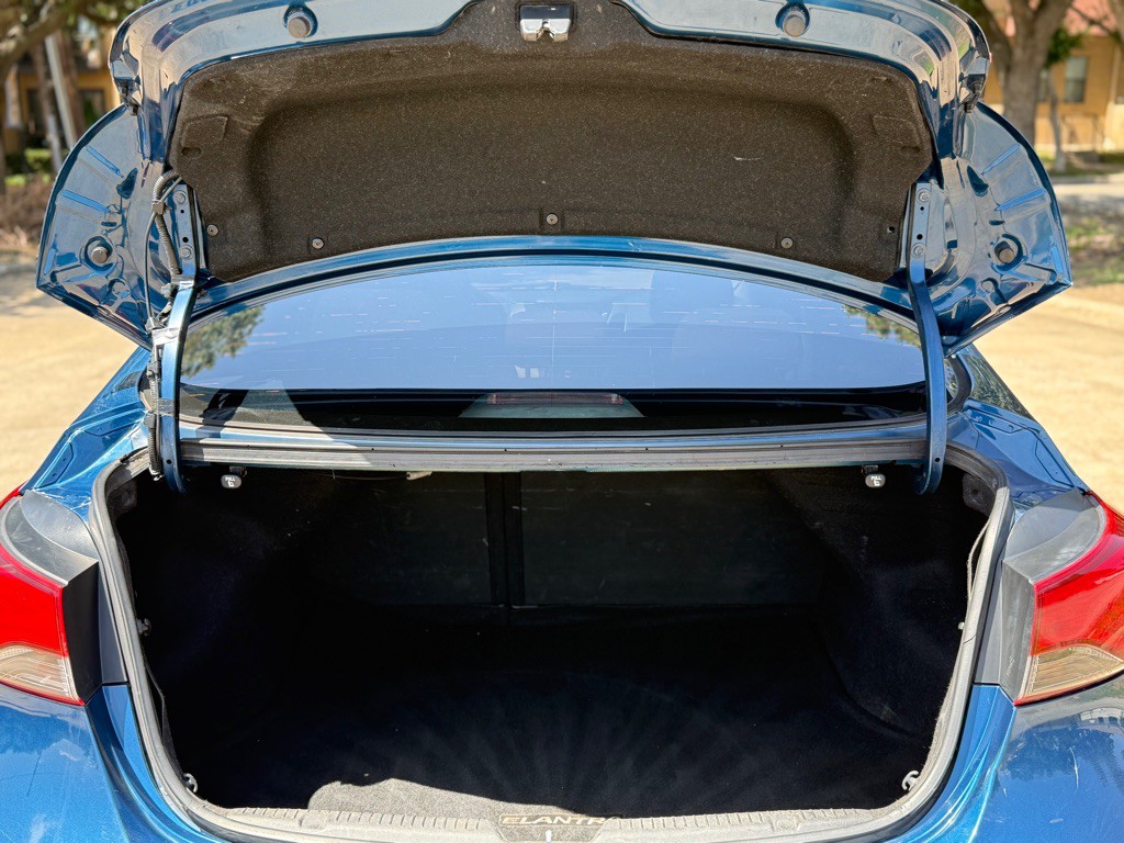 2016 Hyundai Elantra Image 28