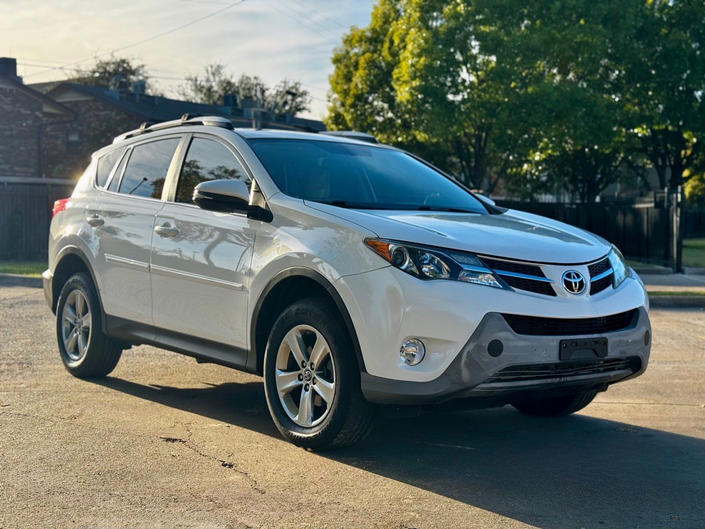 2015 Toyota Rav4 Image 2