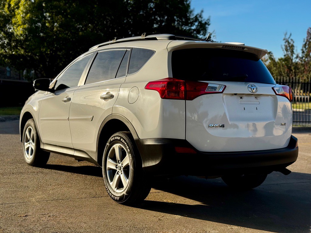 2015 Toyota Rav4 Image 4