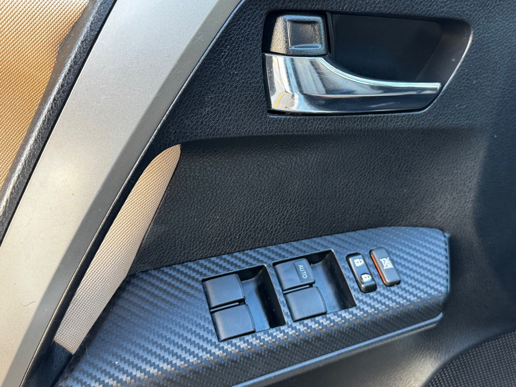 2015 Toyota Rav4 Image 7