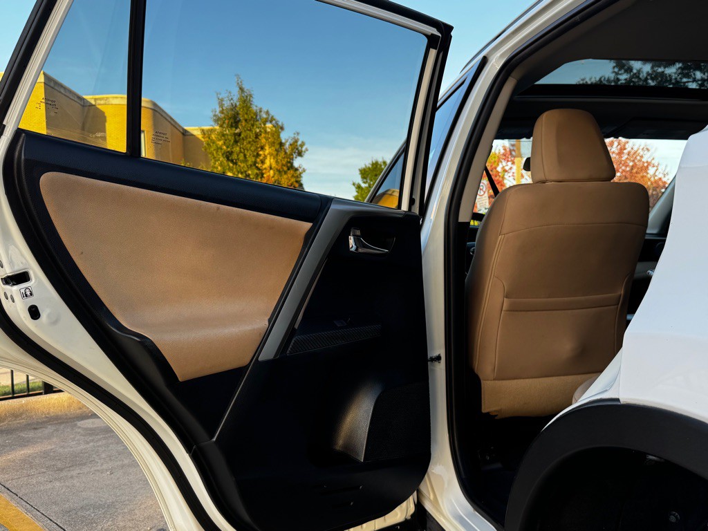 2015 Toyota Rav4 Image 22