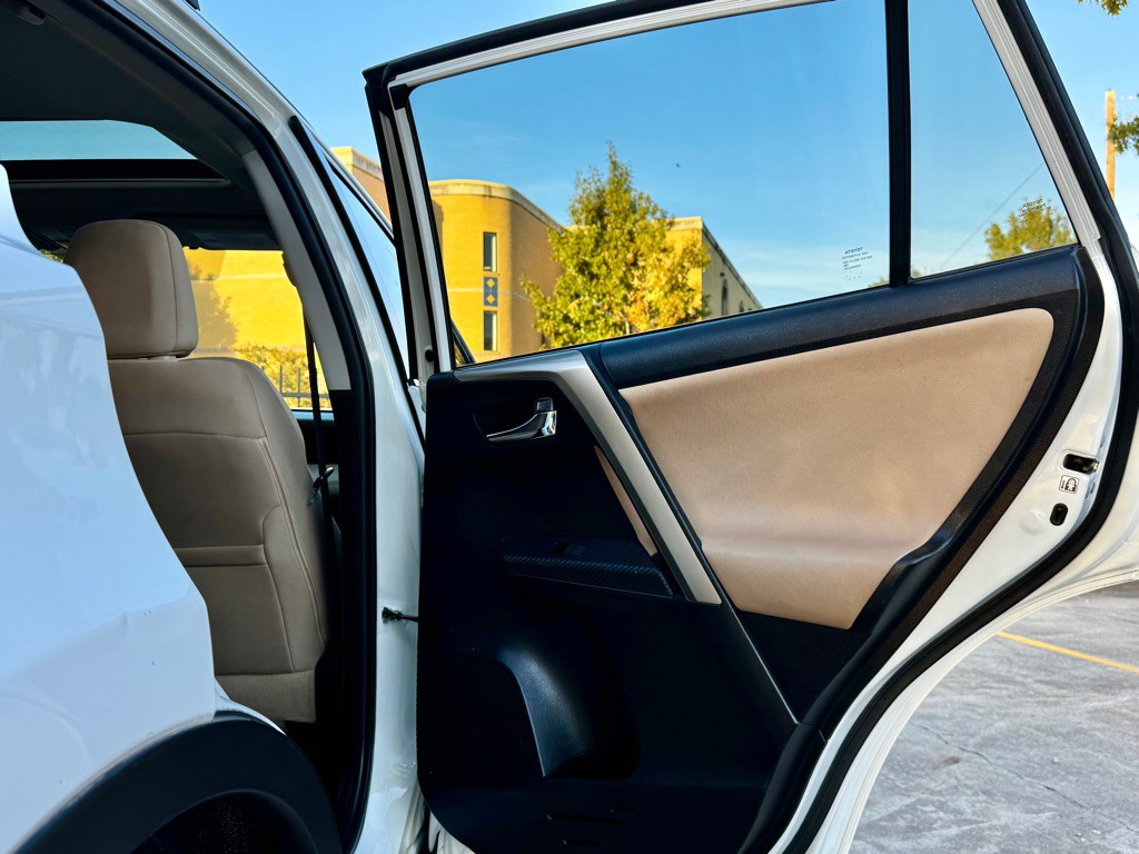 2015 Toyota Rav4 Image 24