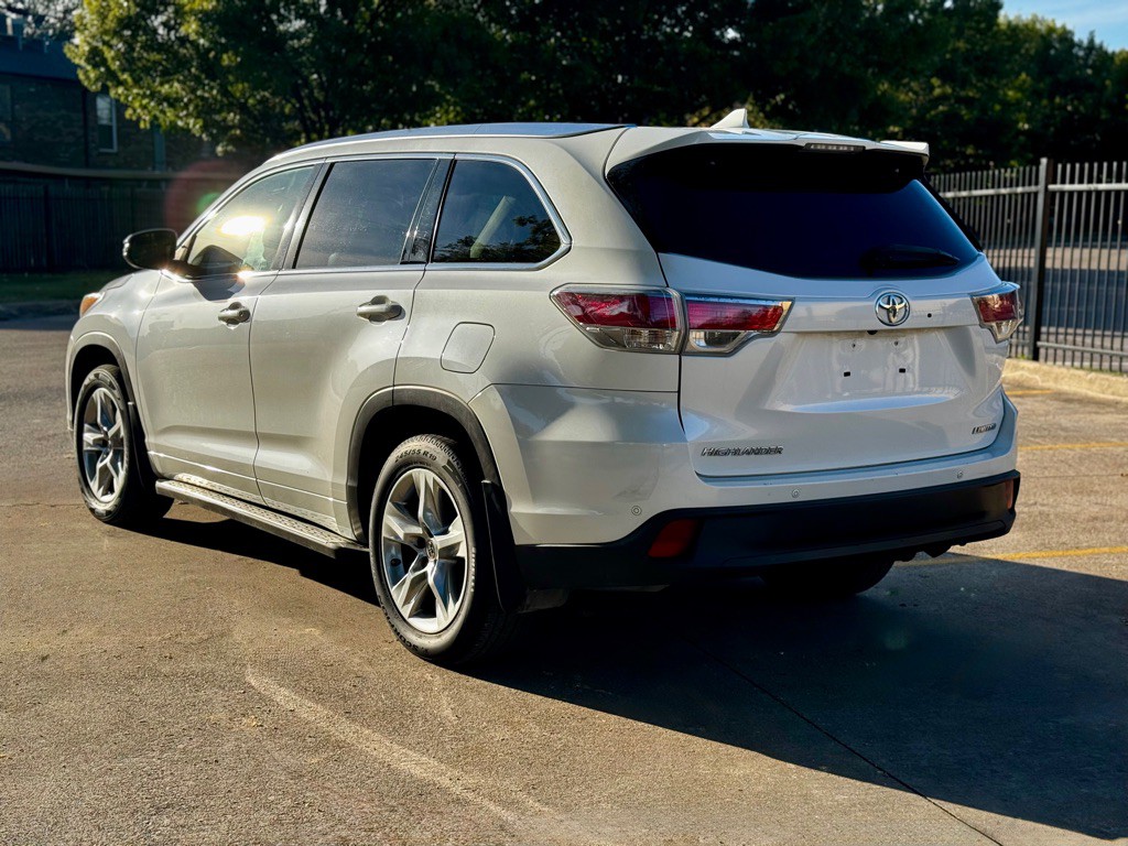 2015 Toyota Highlander Image 4