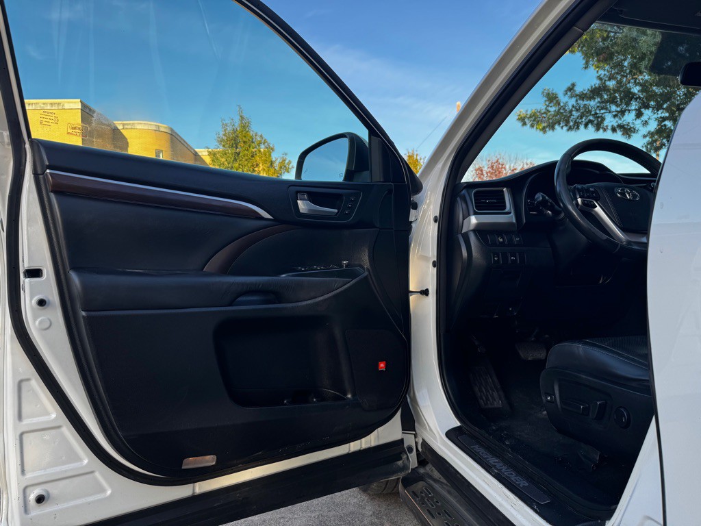 2015 Toyota Highlander Image 5