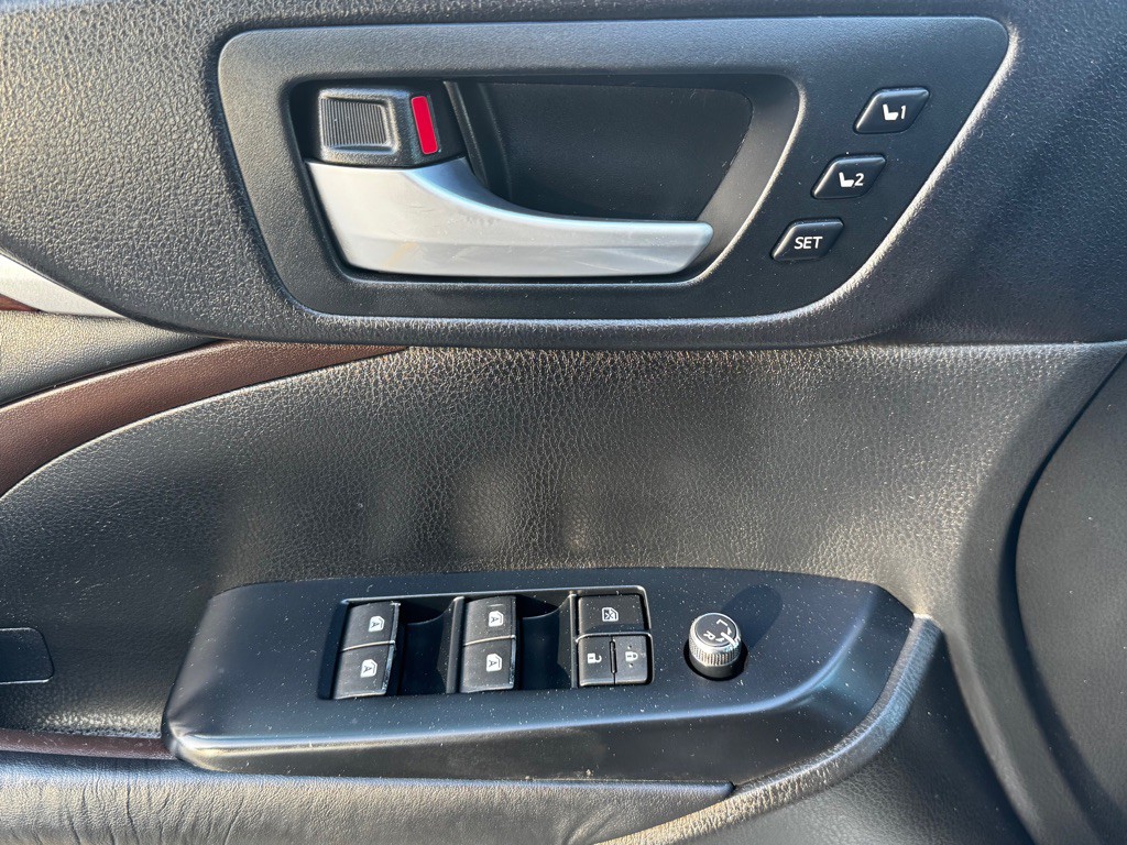 2015 Toyota Highlander Image 6