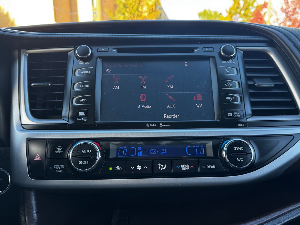 2015 Toyota Highlander Image 19