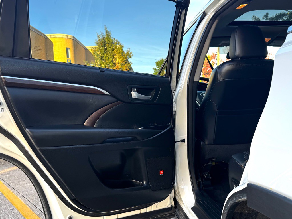 2015 Toyota Highlander Image 24