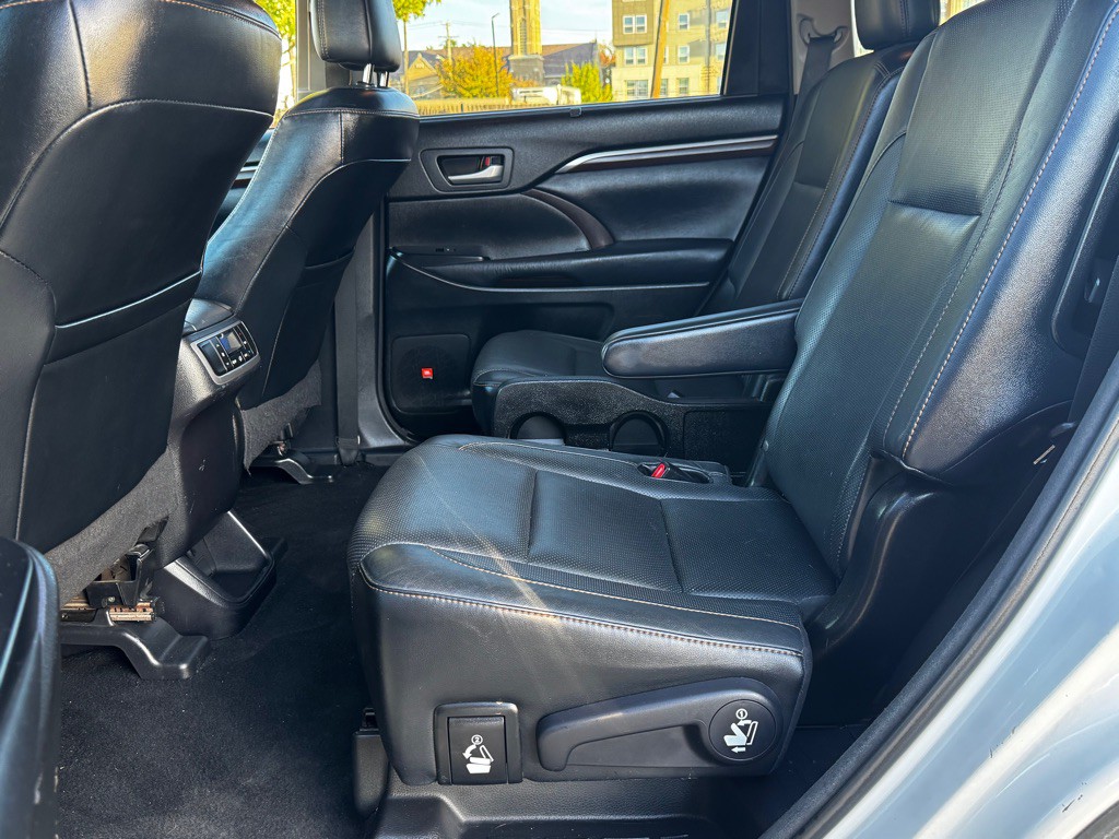 2015 Toyota Highlander Image 25
