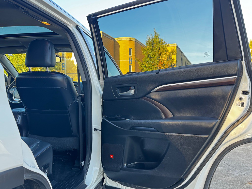 2015 Toyota Highlander Image 27