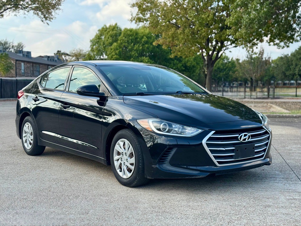 2017 Hyundai Elantra Image 2