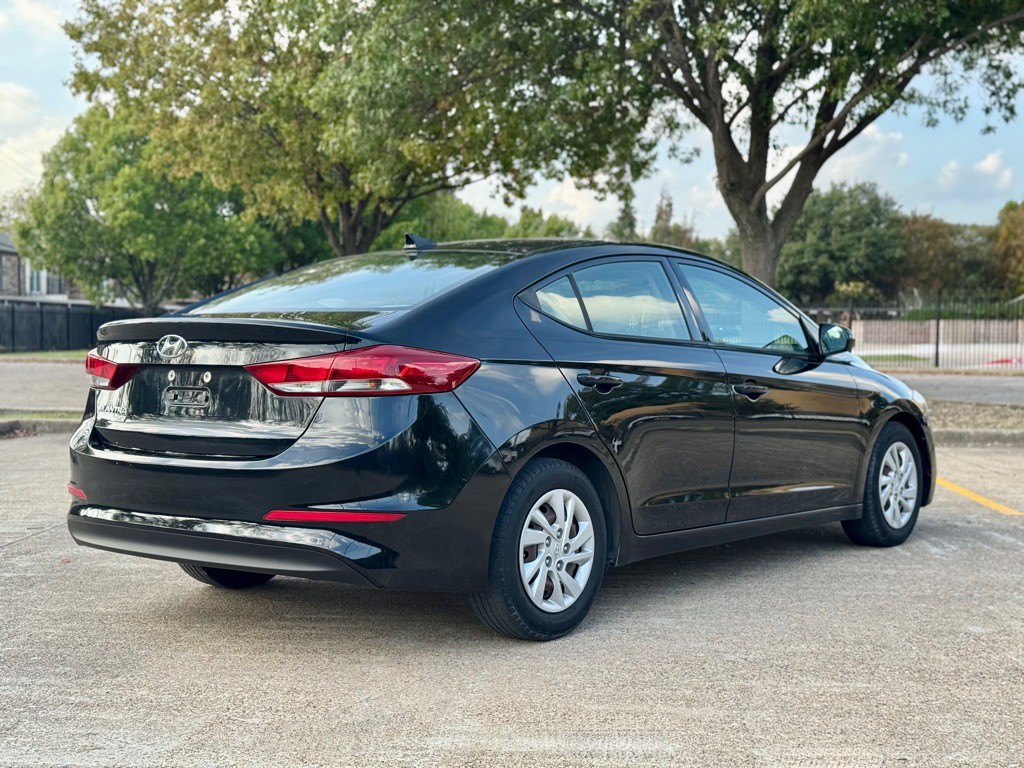2017 Hyundai Elantra Image 3