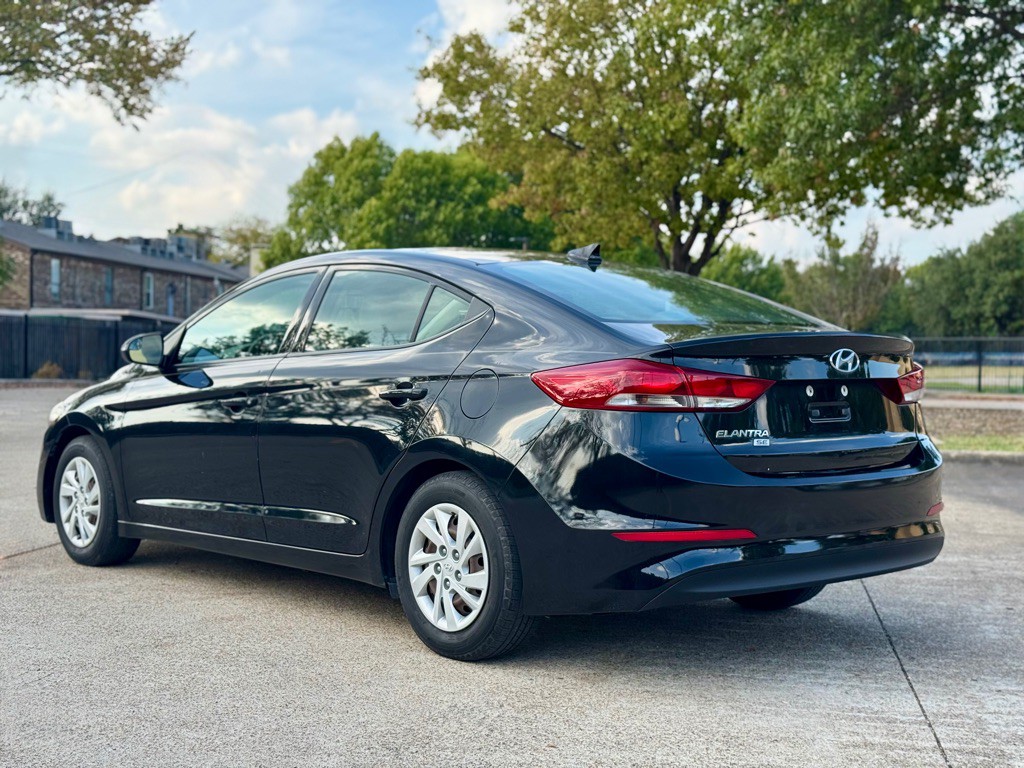 2017 Hyundai Elantra Image 4