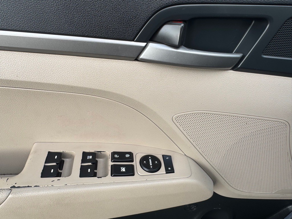 2017 Hyundai Elantra Image 6