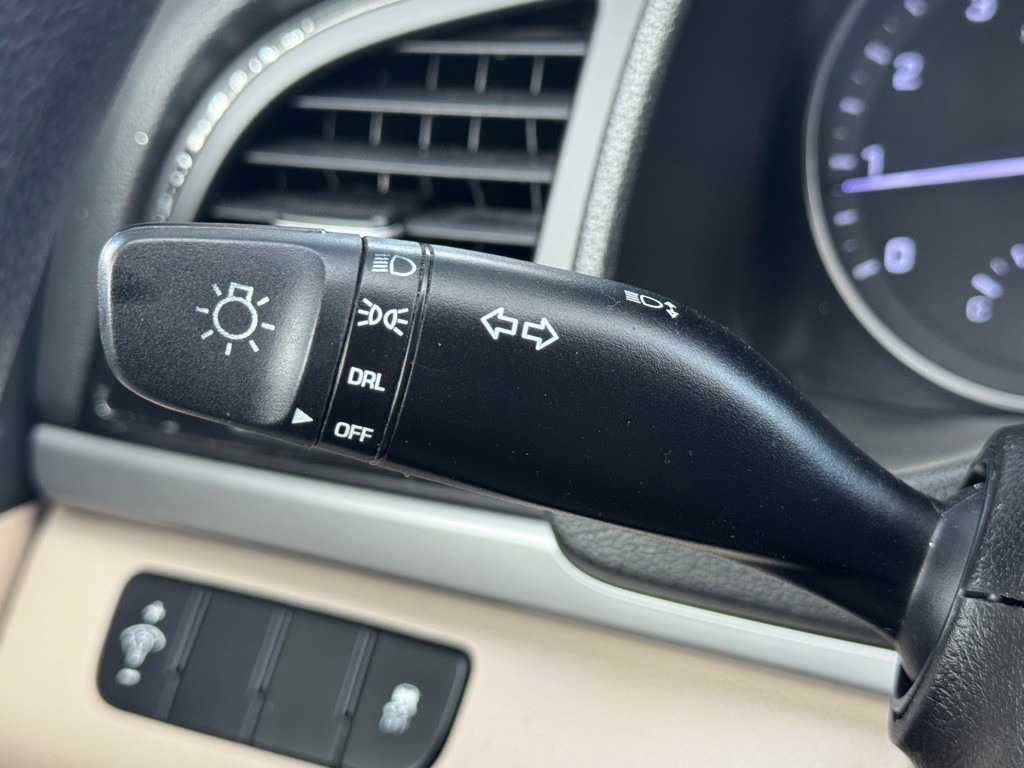 2017 Hyundai Elantra Image 10