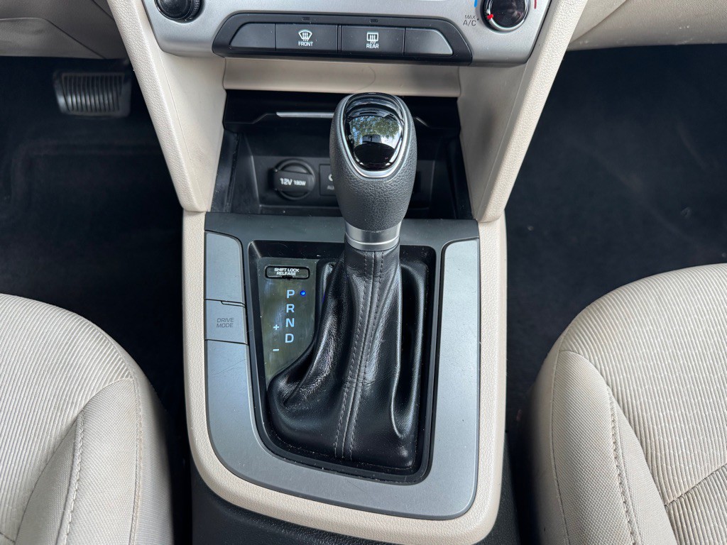 2017 Hyundai Elantra Image 14