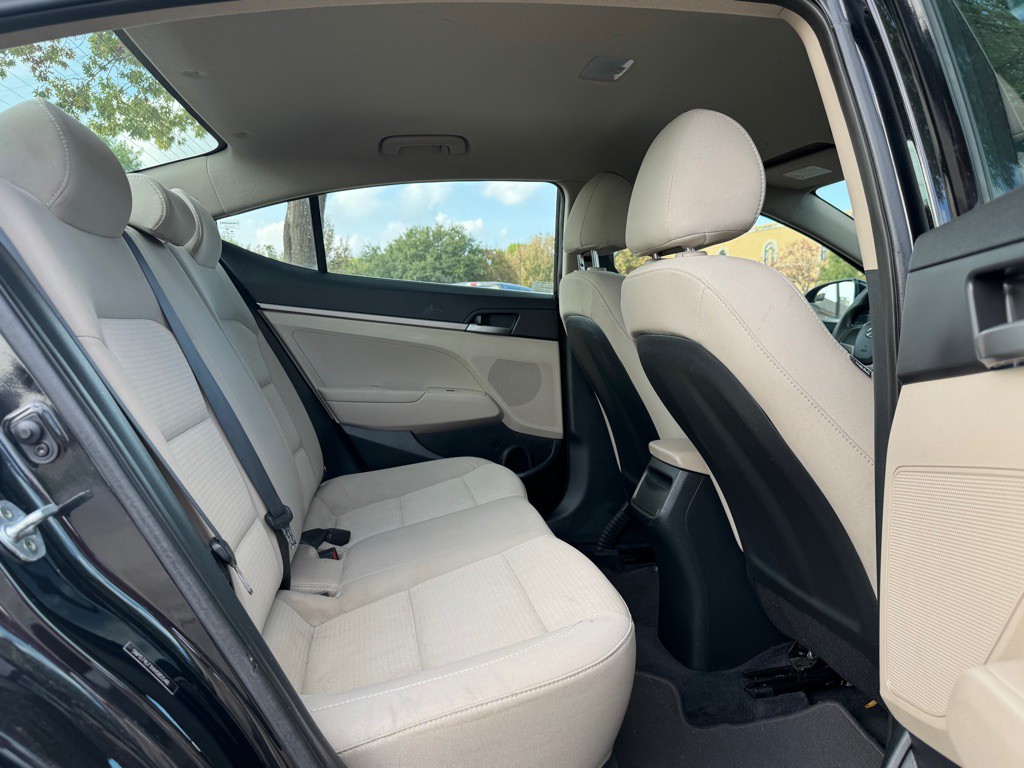2017 Hyundai Elantra Image 20