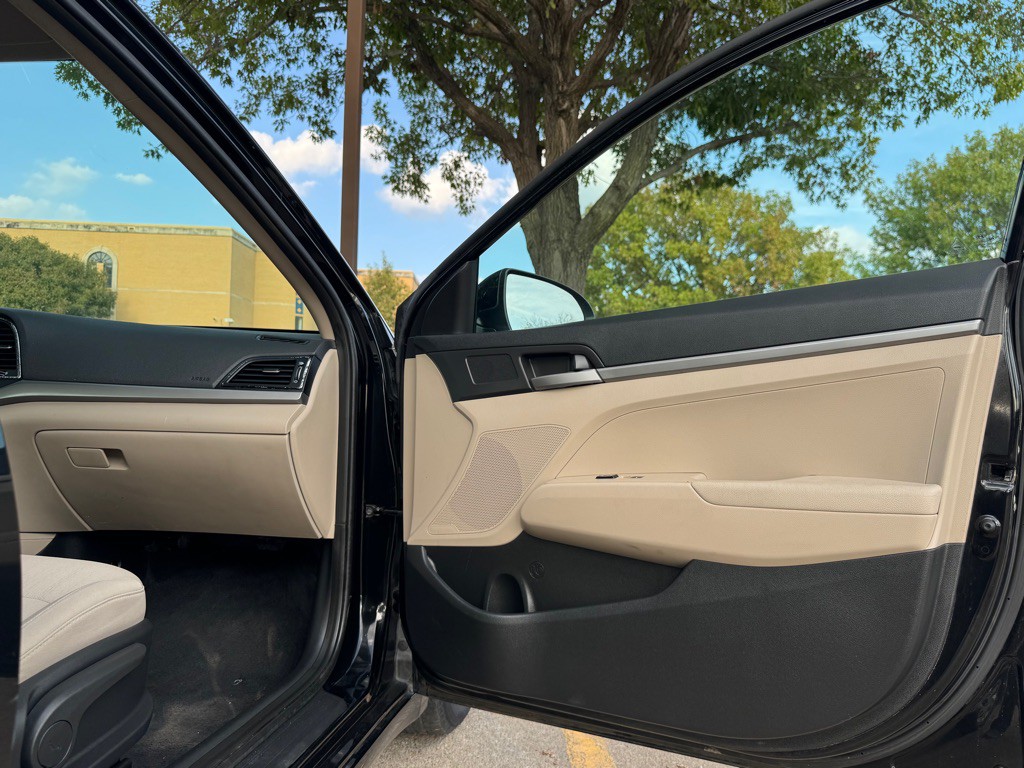 2017 Hyundai Elantra Image 21