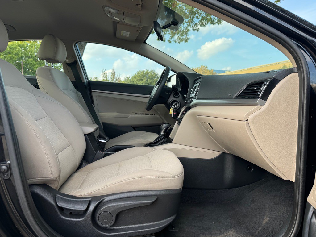 2017 Hyundai Elantra Image 22