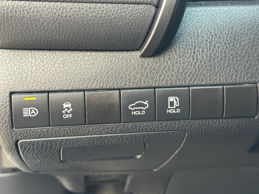 2020 Toyota Camry Image 9