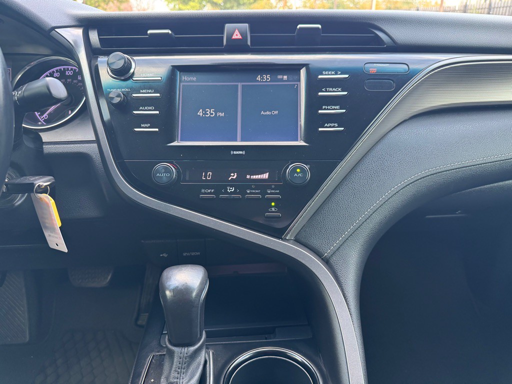 2020 Toyota Camry Image 18