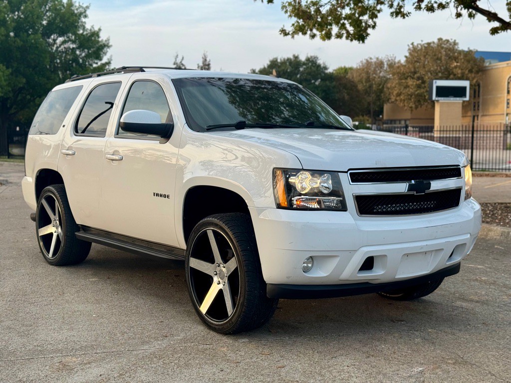2014 Chevrolet Tahoe Image 2