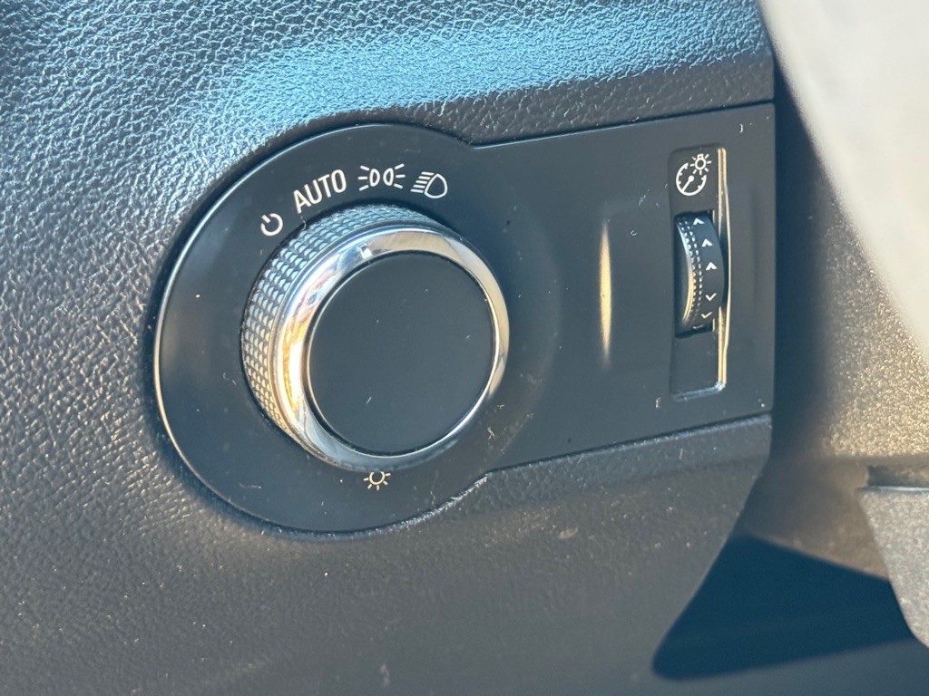 2015 Chevrolet Camaro Image 8