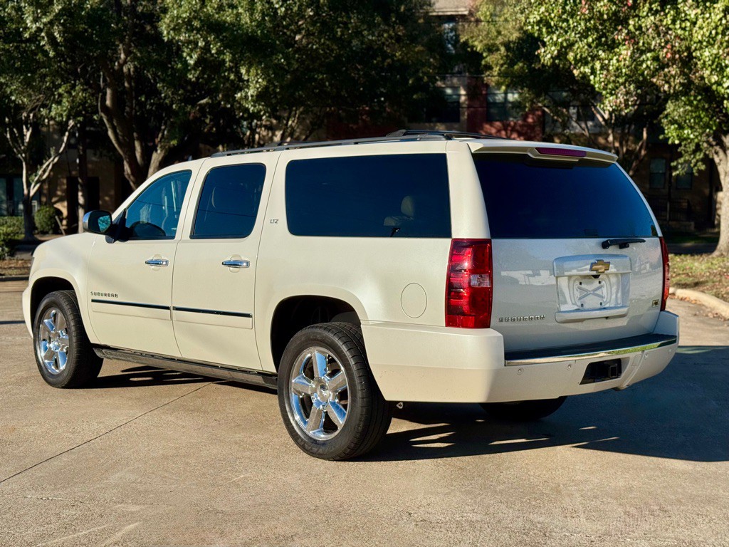 2014 Chevrolet Suburban Image 4