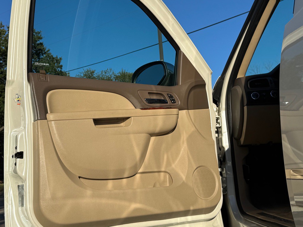 2014 Chevrolet Suburban Image 5