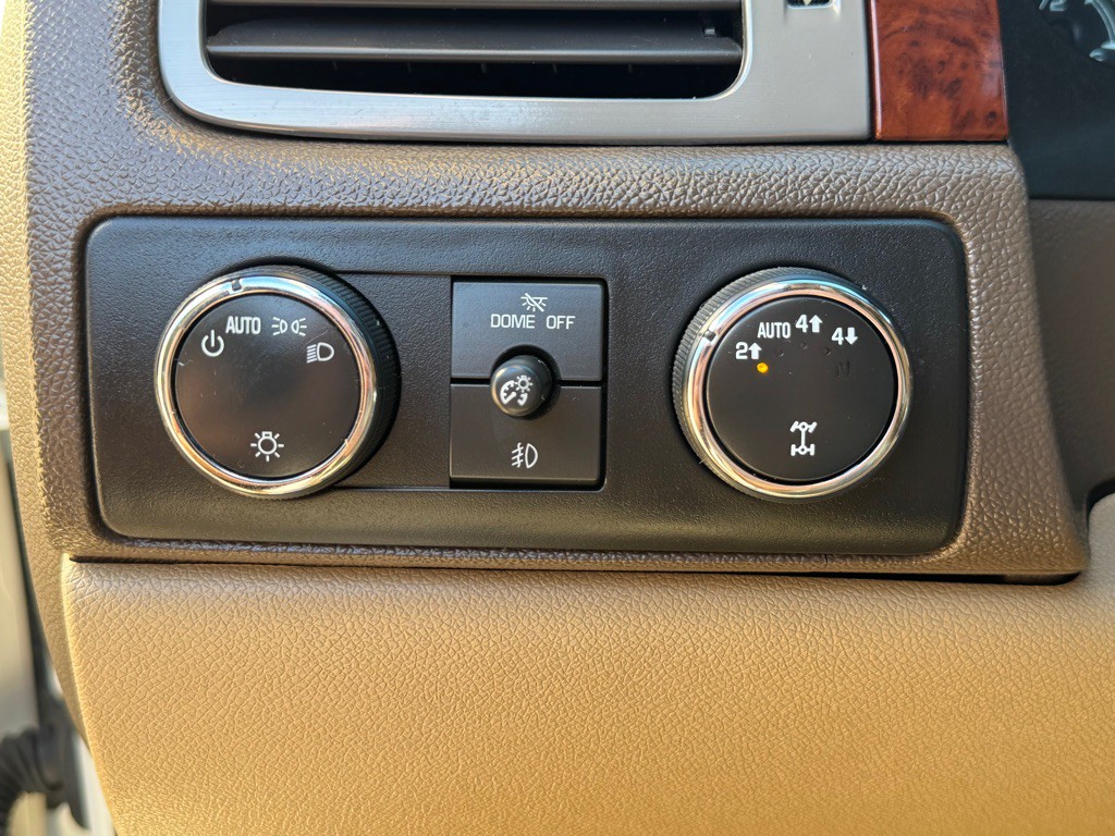 2014 Chevrolet Suburban Image 9