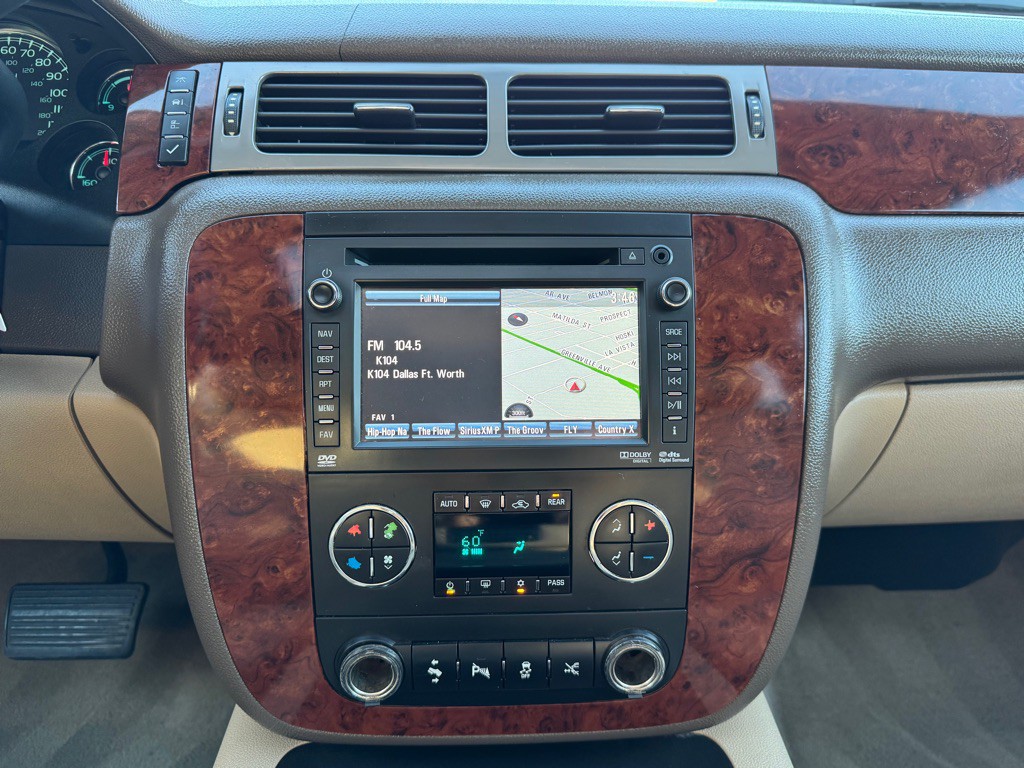 2014 Chevrolet Suburban Image 17