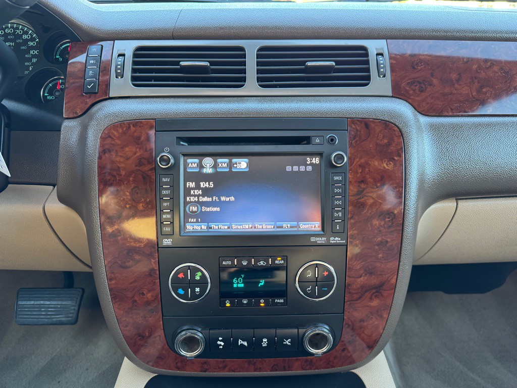 2014 Chevrolet Suburban Image 18