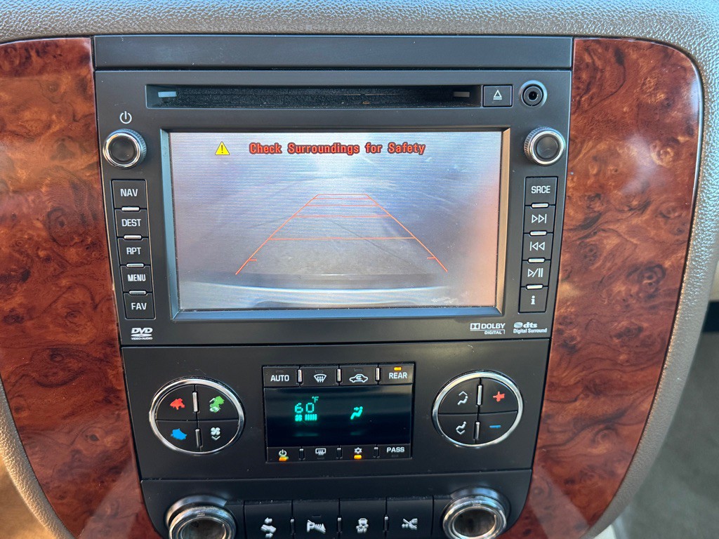 2014 Chevrolet Suburban Image 20