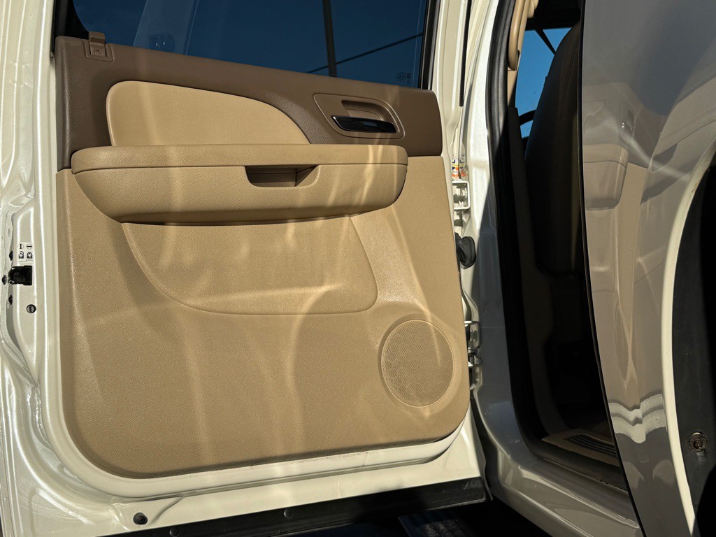 2014 Chevrolet Suburban Image 23