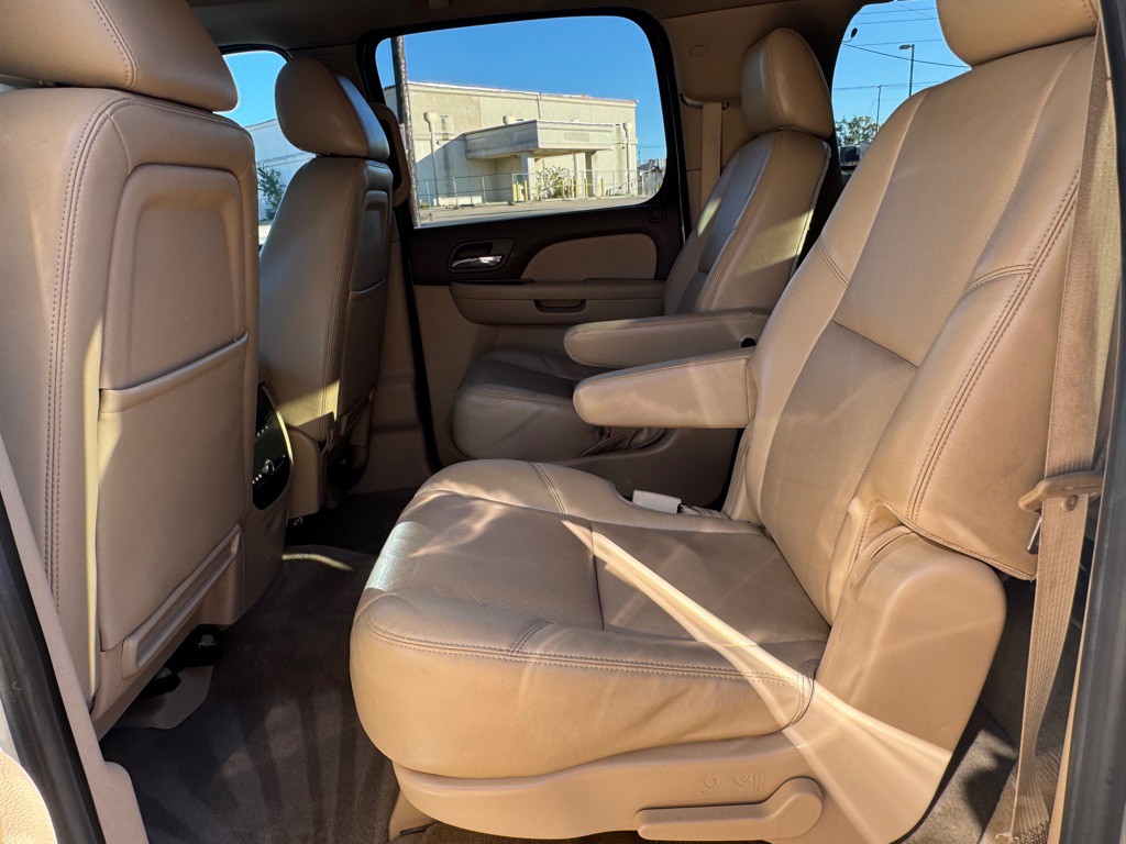 2014 Chevrolet Suburban Image 24