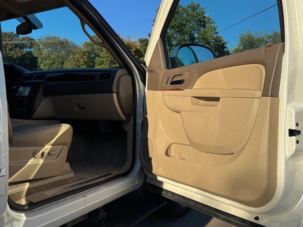 2014 Chevrolet Suburban Image 29